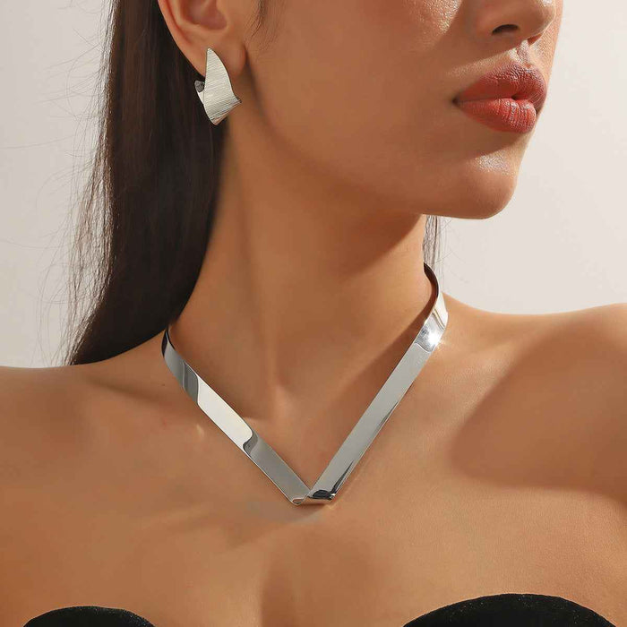 Metal Light Luxury High Grade Necklace and Earrings Suite