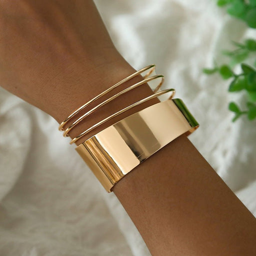 Fashionable Hollow Metal Bracelet - Lovin’ The Beauty